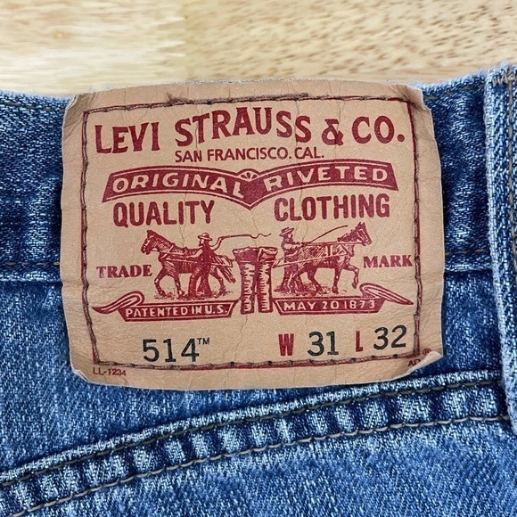 Levi's 514 Slim Straight Raw Hem Denim Shorts- Sz 31 - Picture 7 of 7